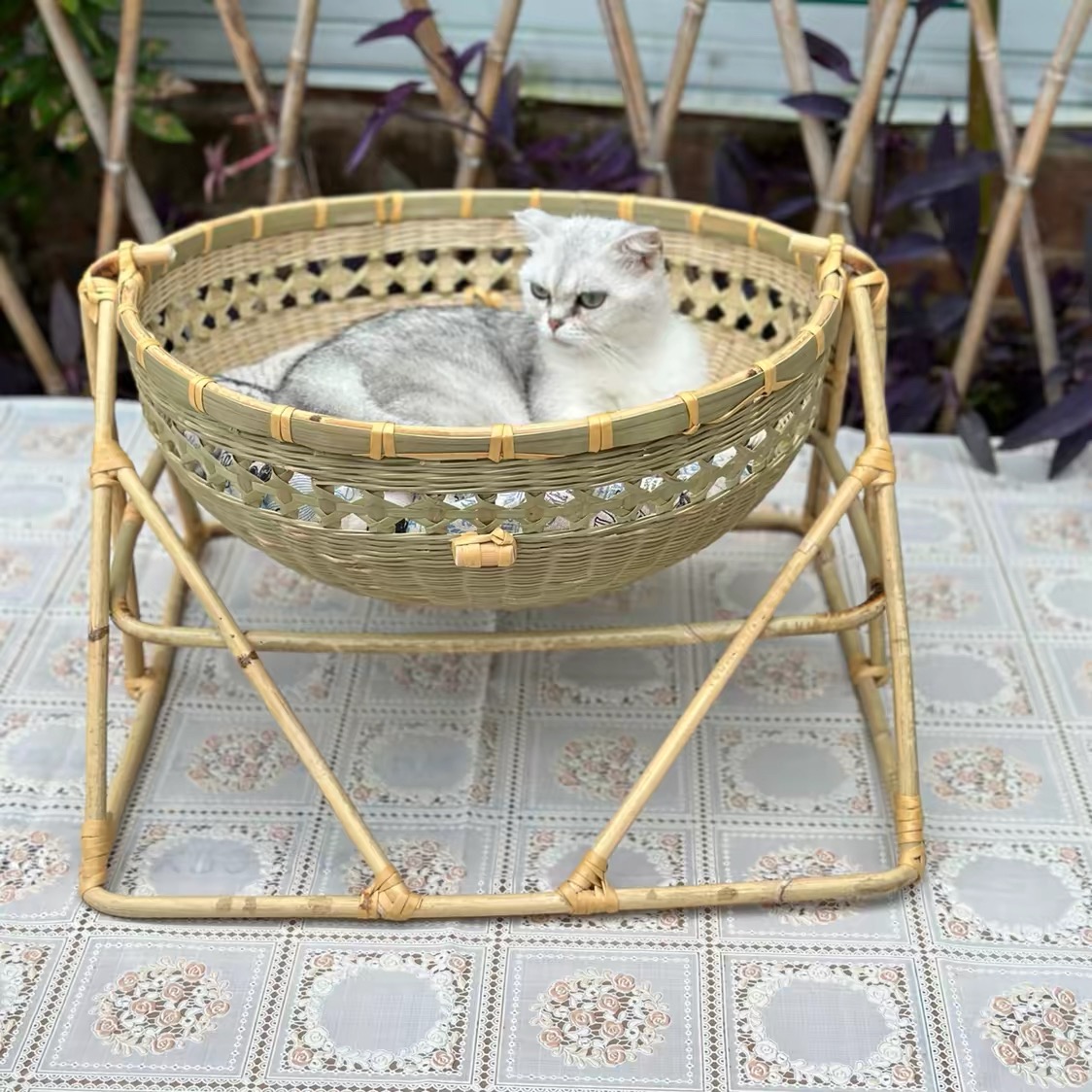 竹を編み込んだ透かし細工の猫用ロッキングベッド - Image 2
