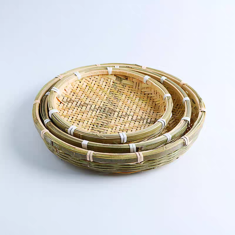 竹製の編み皿と平たい竹製のふるい - Image 5